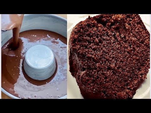 SUPER EASY, FAST AND FLUFFY BLENDER CHOCOLATE CAKE