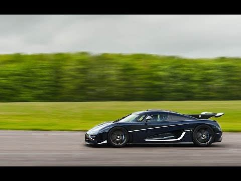Koenigsegg One:1 - Startup, Revs and Full Throttle Accelerations!
