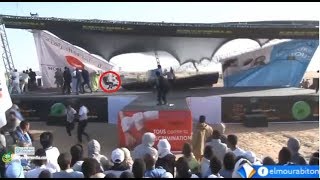 فيديو لقناة المرابطون يظهر لحظة سقوط المنصة و كيف اصابت الوزير ولد كمبو شفاه الله