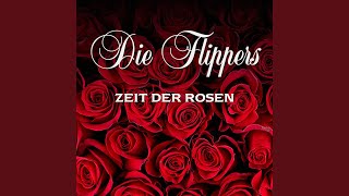 Auf rote Rosen fallen Tränen