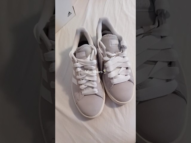 Vídeo relacionado con adidas Hombre Grand Court Base 00s Shoes, Grey Two/Cloud White/Gum, 45 1/3 EU