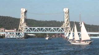 preview picture of video 'Coaster II Sailing in Houghton Michigan'