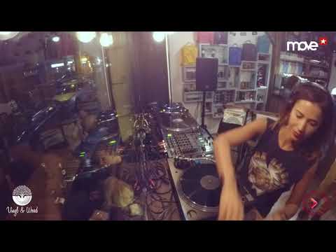 Instore Session w/ MOLLY [Rdv Music/ Aku] @ Vinyl & Wood Budapest 16.09.2017. (MOVE)