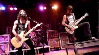 Pierce The Veil - Just The Way You Are - Bruno Mars Cover (Front Row HD) 11/26/11