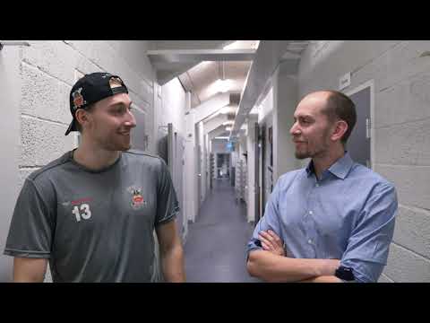 Snacket efter matchen mot Halmstad Hammers med #13 Simon Ericsson