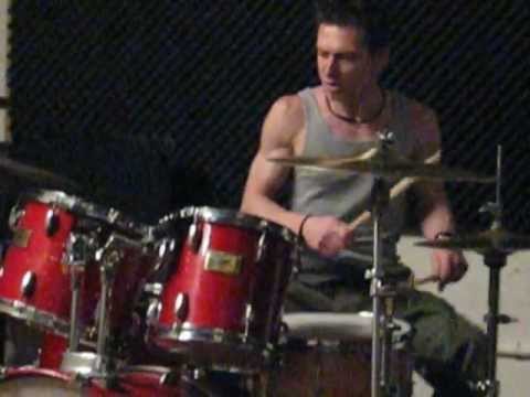 Rodney Ledbetter drumming.AVI