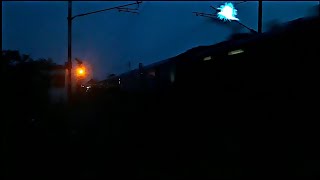 preview picture of video 'Madly Sparks Action||Massive Offlink ED WAP-4 With 12560 NDLS-MUV Shivganga SF Exp!!'