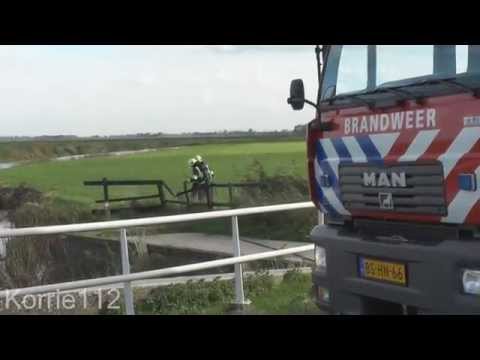10-10-2014, Brandweer Dokkum rukt uit naar berm/ruigte brand te Wetsens