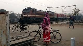 Download lagu VID20260117171336 || 12884 Rupasi Bangla Express arrives at Bankura Junction || Just Blogger mp3