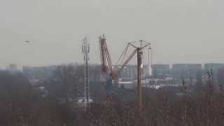 preview picture of video 'Giant crane fold up. Grootte hijskraan vouwt zich op.'