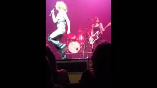 Jennifer Nettles Drunk in heels