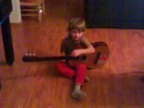 Luke Anakin **singt Hänschen Klein und spielt Gitarre