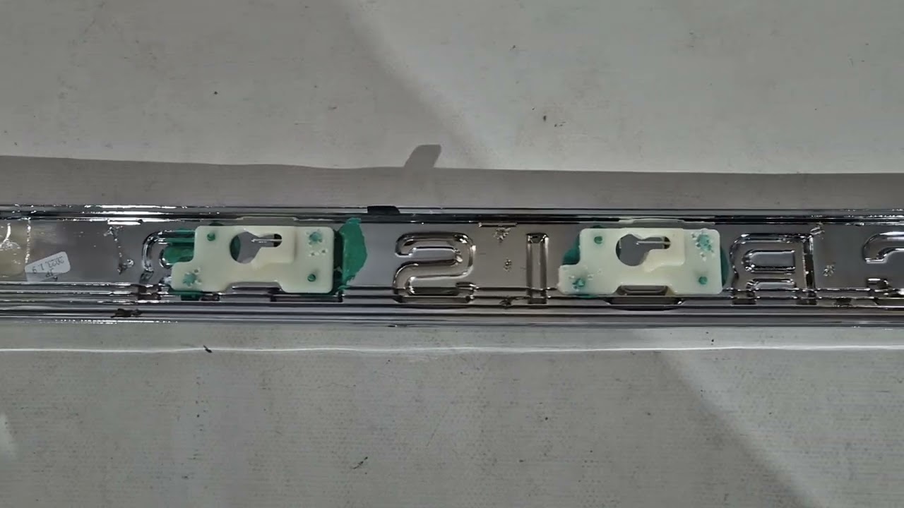 Накладка над номером OEM (2016+) Video 1