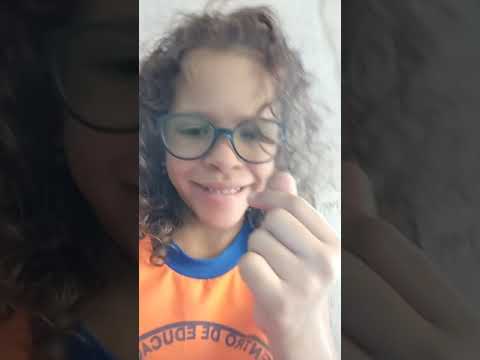 quando eu. não. quero. ir.  dormi. fico.  escondida. aqui 🙅