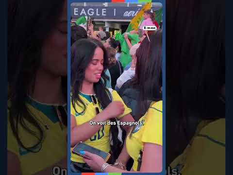 😍 De belles images à Times Square entre Français, Algériens et Argentins #football #coupedumonde
