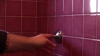 Riparare comando scarico acqua WC