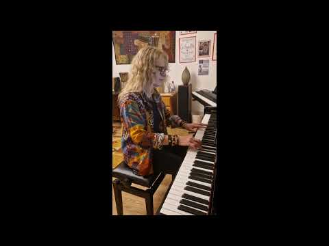 Caroline Maxwell's Perfectly Perky Pianothon