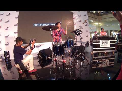 RANI RAMADHANY LAUNCHING PUMA AMPLAZ JOGJA.