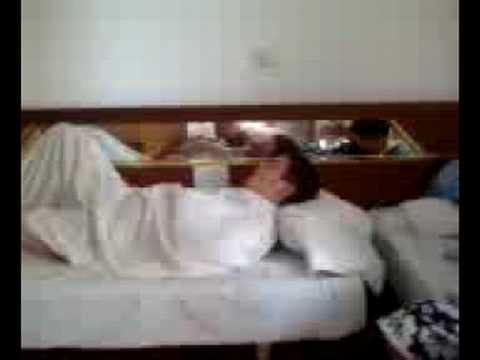 Wasserspülung im Bett