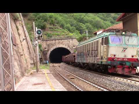 Transito lento per una E652.078 che traina ferro!!!