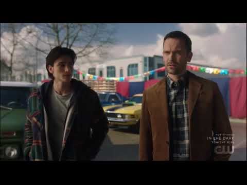 Riverdale 5x12 Reggie renember his car and sell red car. Reggie argue with his Father.