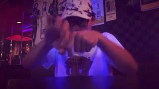 近くのBarでリキッドウェーブ【マイペース男】