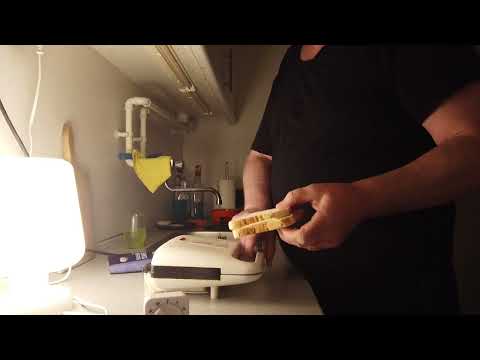 MongoTV_13238 - DRIKKER Glas Kold BILLIG COLA Light Sent Onsdag Aften