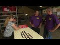 Bloemencorso start bijna, onze verslaggever helpt een handje mee [RTV Utrecht]