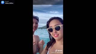 《エロTikTok》ビーチで谷間全開