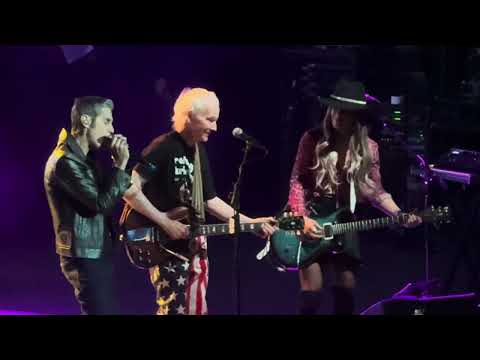 Robby Krieger w/ Perry Farrell “Roadhouse Blues” live at the Greek Theatre (10/30/2025)
