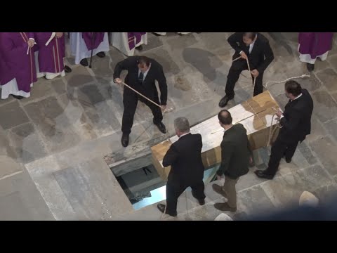 Un miler de persones acomiaden el bisbe de Girona durant el funeral a la catedral