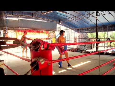 NETO Treino de Muay-Thai na Tailandia.