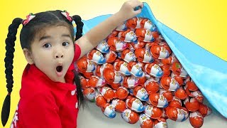 Suri Cooks &amp; Plays with Kinder Surprise Eggs Food Toys