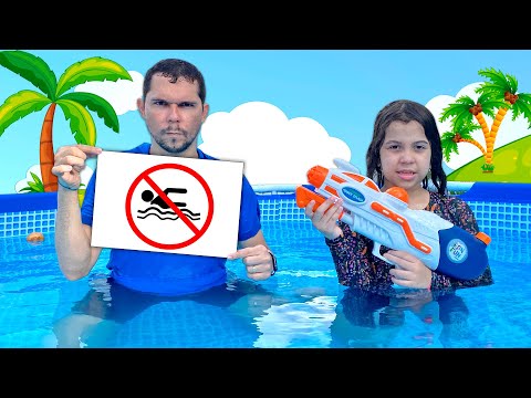SARAH learns the RULES OF BEHAVIOR for CHILDREN in the SWIMMING POOL