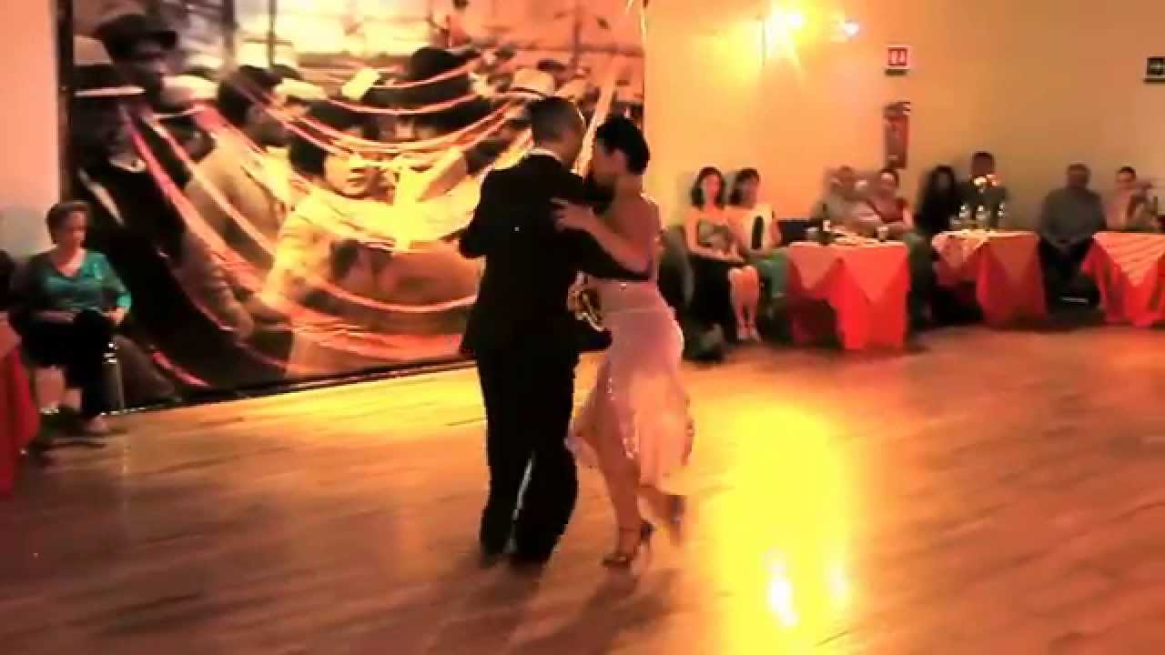 Paloma Berrios & Maximiliano Alvarado interpretan Viejo Portón