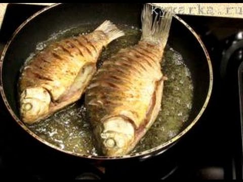 Караси запеченные в сметане с жареным луком