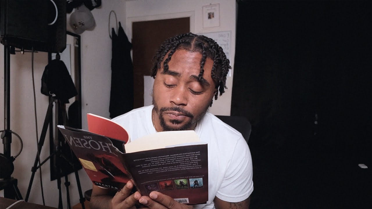 NEVER read a book fully in my life, until now..