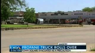 preview picture of video 'Propane rig wrecks in Mason town square'