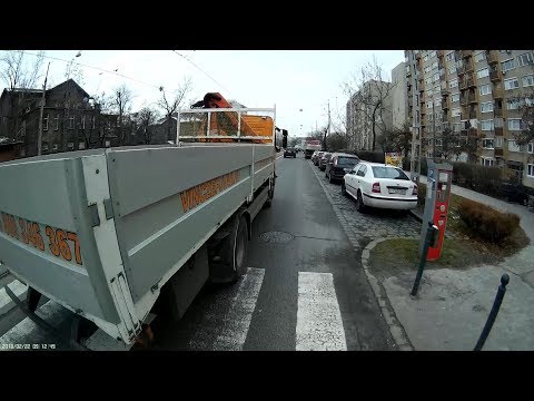 KNY-195 Centizés és csapás az ablakon - Close pass and slap on window