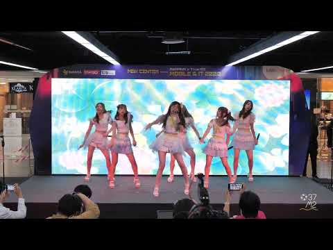 BNK48 - ดีอะ @ BaNANA x True 5G MOBILE&IT 2022, MBK Center [Overall Stage 4K 60p] 220624