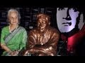 Waheeda Rehman Gets Nostalgic While Unveiling Dev Anand's Statue Waheeda Rehman Gets Nostalgic While Unveiling Dev Anand's Statue