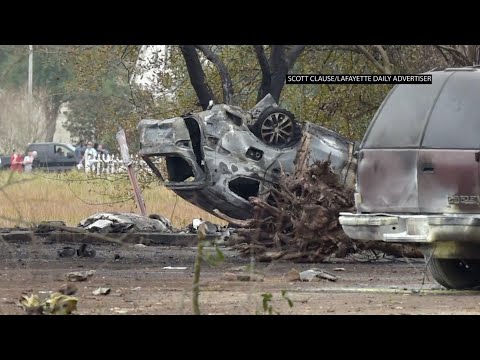Avion prăbuşit pe autostradă la scurt timp de la decolare. Primele imagini de la tragedie