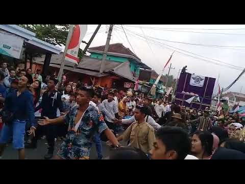 Goyang kewer" karnaval senduro