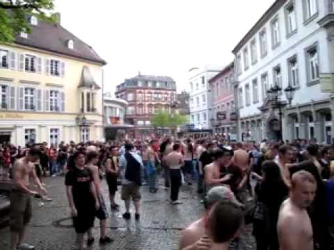 [25.04.10 KAISERSLAUTERN steigt in die Bundesliga auf] Feiern der Fans in der Altstadt