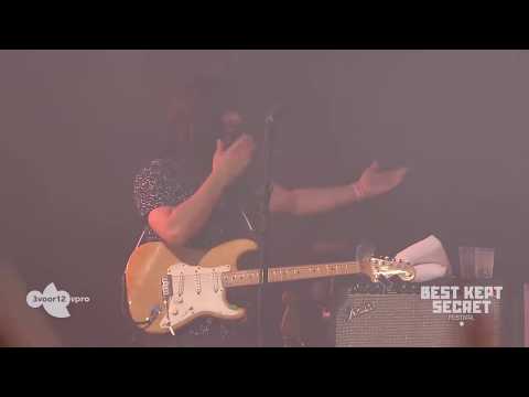 Khruangbin - People Everywhere (live)