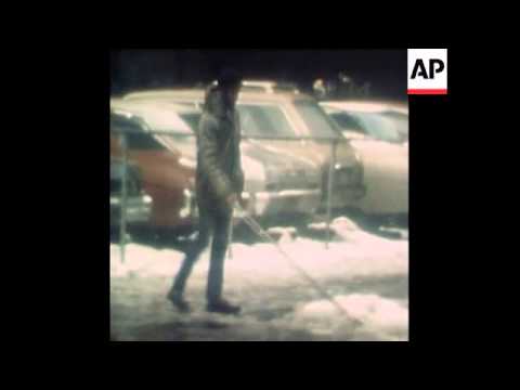 SYND 11 1 77 AFTERMATH OF HEAVY SNOW FALL IN IN DETROIT AND CHICAGO