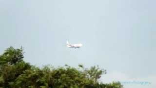 preview picture of video 'Lion Air manuver landing runway 27'