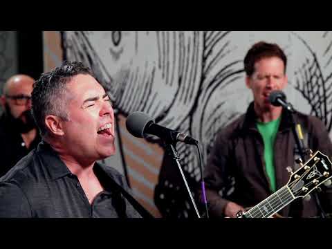 Barenaked Ladies cover Phil Collins' "In the Air Tonight"