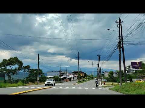 Regresando a Tena, a 120 km. Xh de velocidad desde Puerto Napo a Tena 