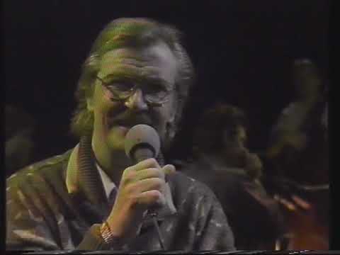 Juha Vainion haastattelu ja biisi Vanhoja poikia viiksekkäitä